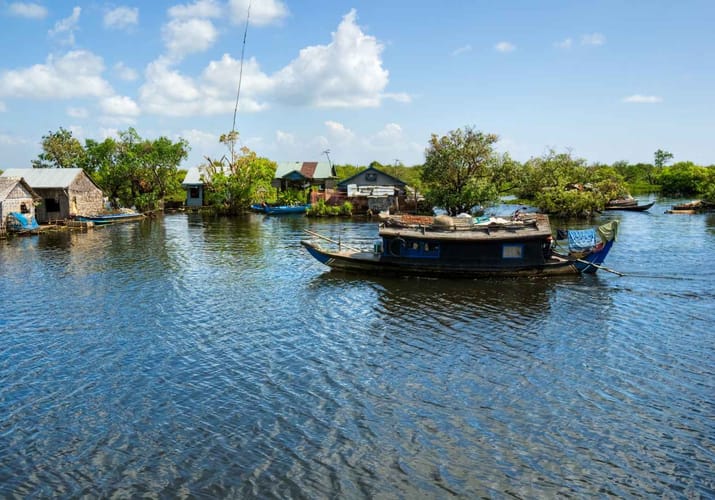 Cambodia, Siam Reap, Udflugt, Sejltur, Huse p&aring; Vand, Skib