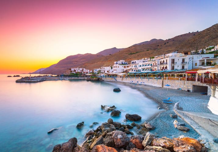 solnedgang over strand på kreta grækenland