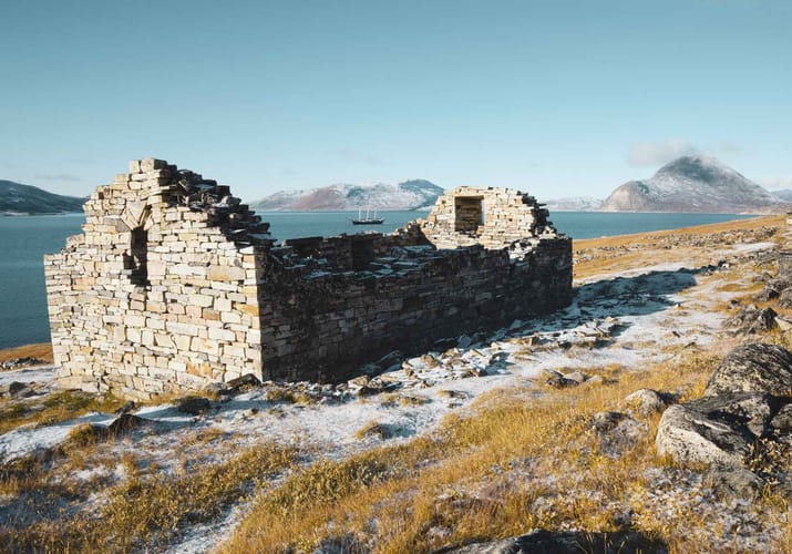 Gr&oslash;nland qaqortoq hvalsey kirke ruin