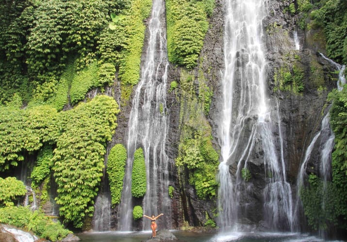 Indonesien Bali balis spektakulaere vandfald banyumala twin waterfalls