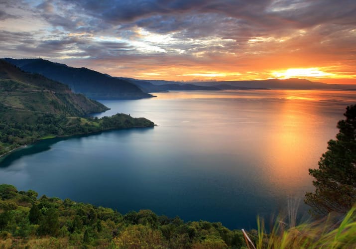 Indonesien solnedgang lake toba nord sumatra