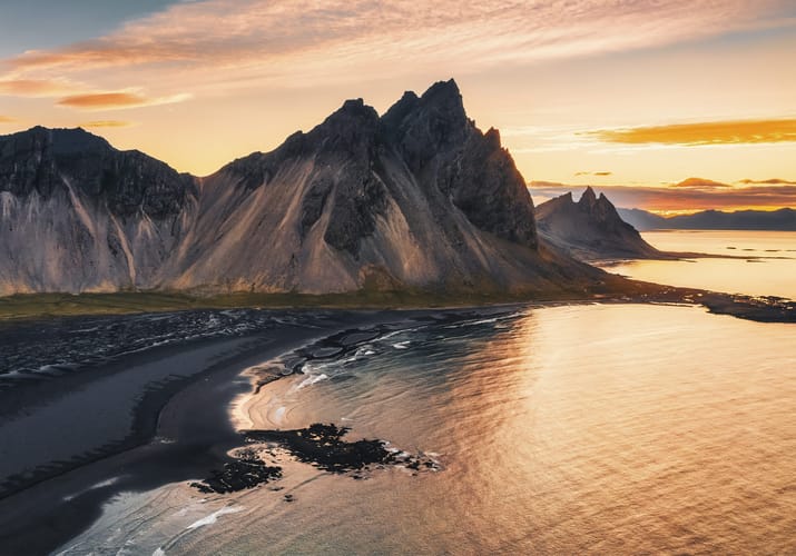 Island vestrahorn med smuk solnedgang scaled
