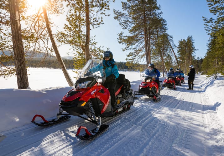 snescooter tur i solskin