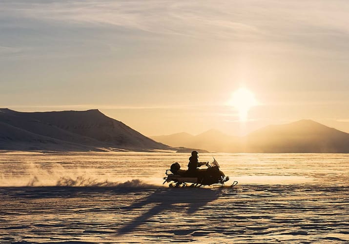 Svalbard barentsburg snescooter