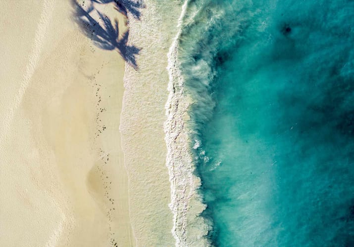 zanzibar drone skud vand strand andre abreu uns