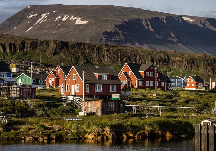 Gr&oslash;nland, Disko&oslash;en, Qeqertarsuaq, Godhavn, Hotel Disko, Bygd, Natur