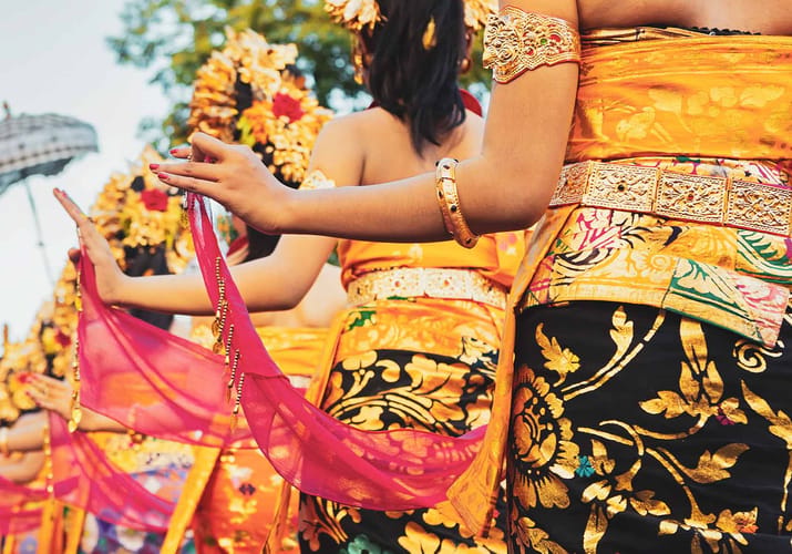 Indonesien Bali farverig sarong kultur dans kvinder
