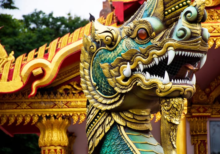 flot dageskulptur ved wat phra kaew templet i chiang rai nordthailand