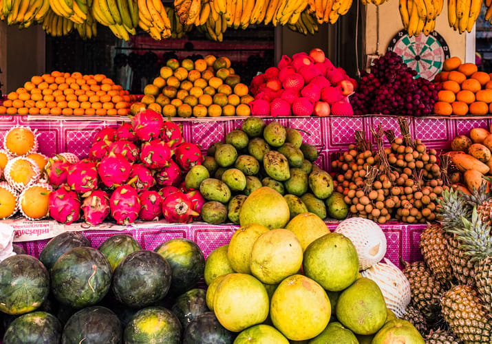 frugtbod på markedet koh lanta thailand