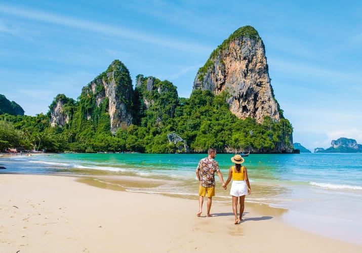 par g&aring;r p&aring; railay stranden krabi thailand
