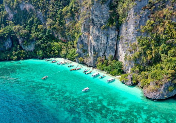 stranden monkey beach p&aring; phi phi &oslash;erne thailand