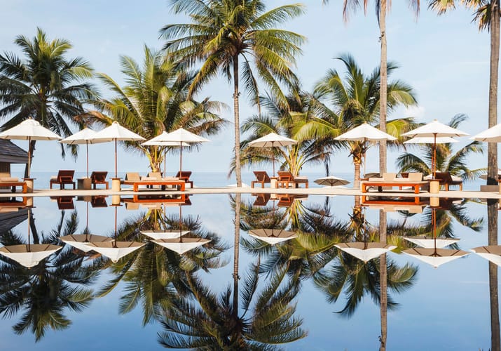 Thailand Phuket The Surin Middag Ved Poolen