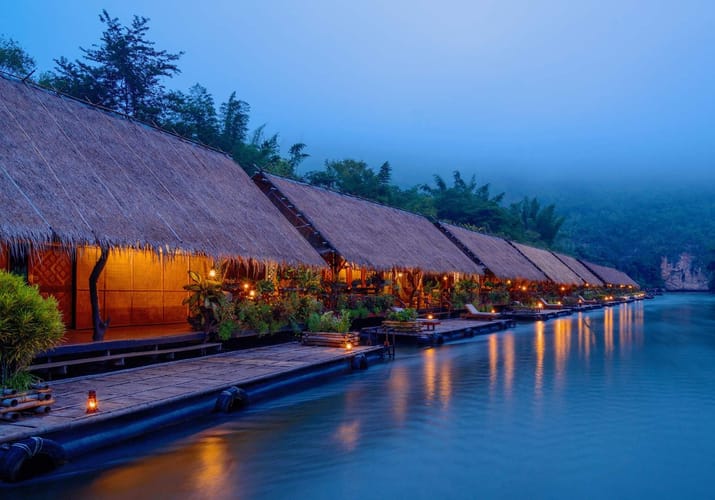 aftenstemning ved river kwai thailands jungle