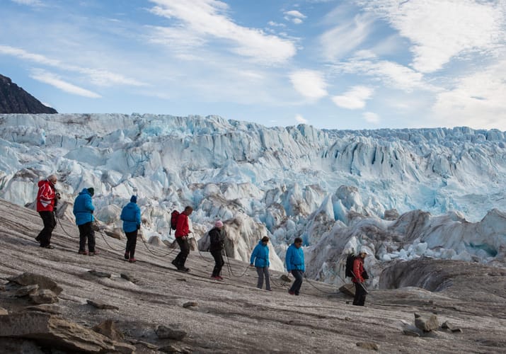 Norge svalbard mini tour guide scaled sejltur gletsjer