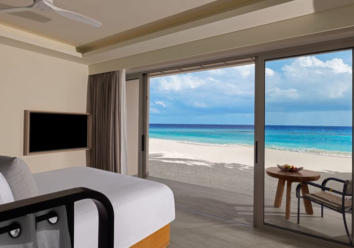 maldiverne avani fares maldives premium beachfront vaerelse