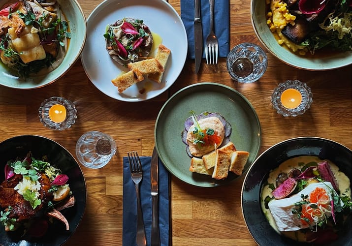 veldækket bord bardus bistro i tromsø norge