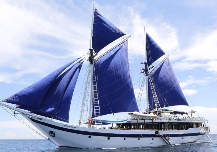 indonesia sea trek ombak putih full view scaled