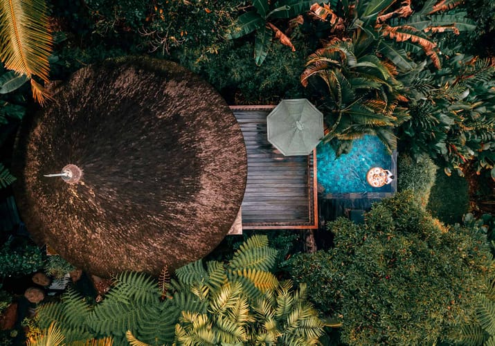 generationsrejser privat villa Bali dronebillede