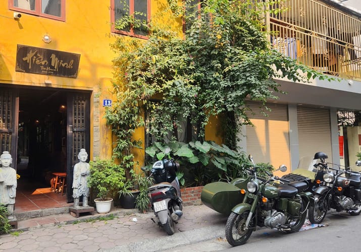 Vietnam Hanoi sidecar escape