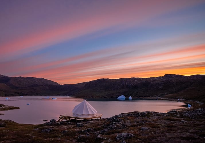 Gr&oslash;nland nuuk kangiusaq telt solnedgang foto credit oscar carl kangiusaq scaled lejr lejr