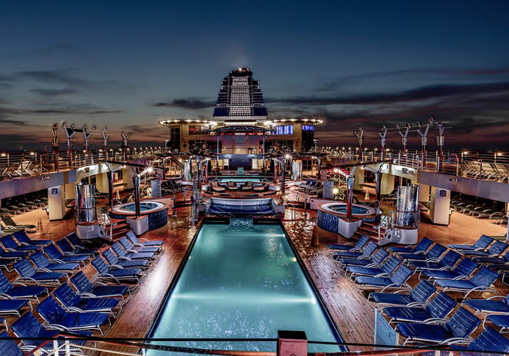 Pool deck p&aring; Celebrity Millennium krydstogtskib