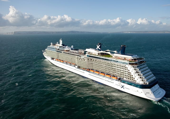 Celebrity Equinox krydstogtskib set fra luften