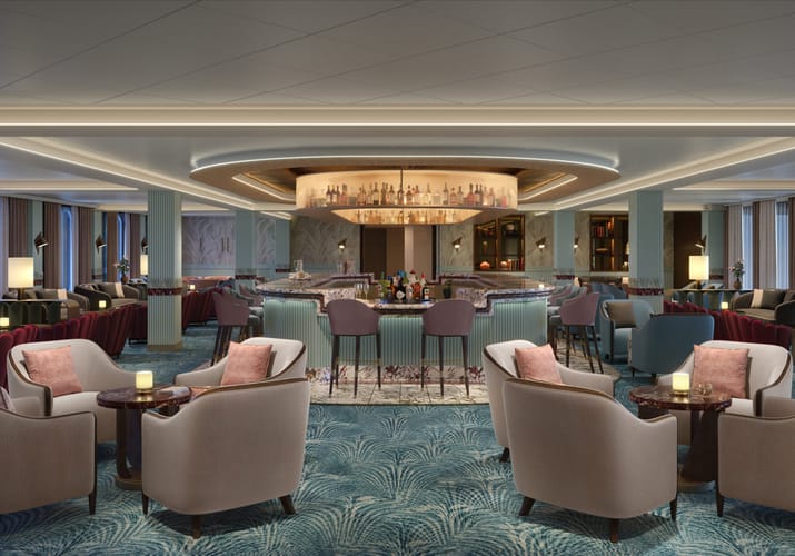 Elegant Dolce Vita-lounge med central bar, bløde lænestole og dæmpet belysning på Silversea-skib