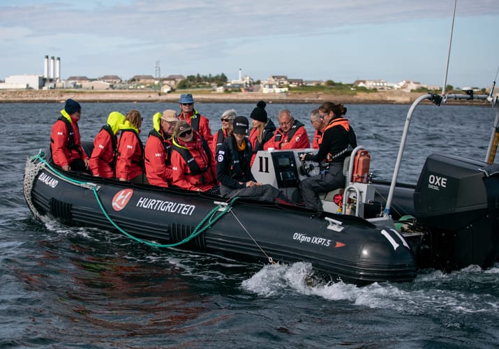 Zodiac b&aring;d ved Stornoway, Skotland p&aring; Hurtigruten krydstogt