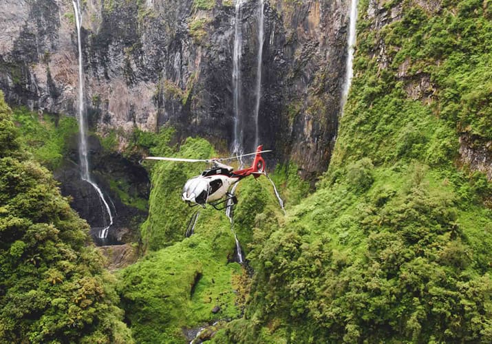 Réunion helicopter flyver dal gennem