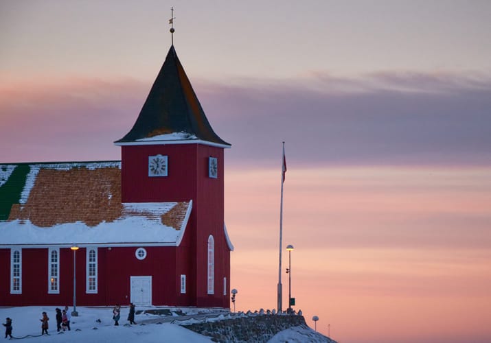 Gr&oslash;nland, Sisimiut, Kirke, Aftenlys, Tusm&oslash;rke, Natur