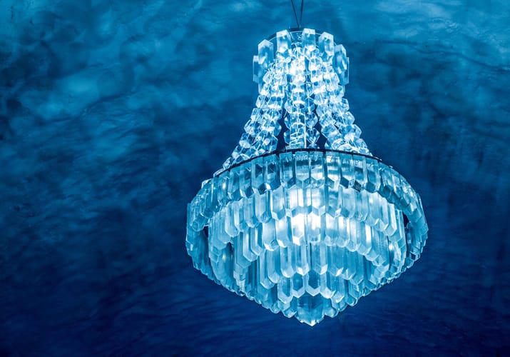 Sverige Lapland chandelier main hall photo asaf kliger ishotel